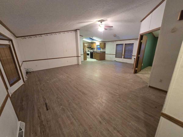 2003 Holly Park 304 Stretch Manufactured Home