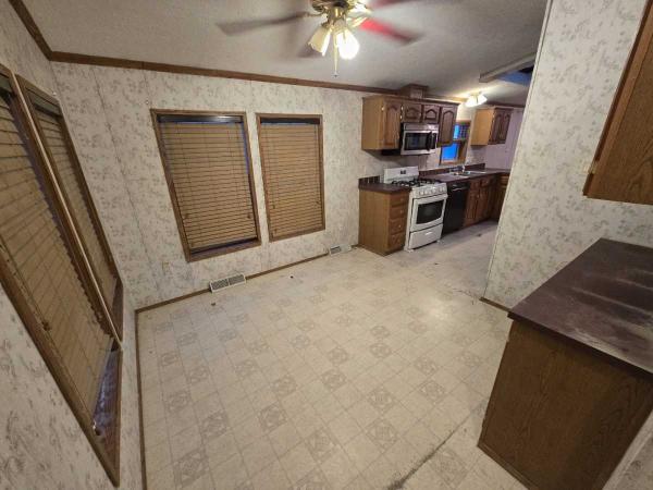 2003 Holly Park 304 Stretch Manufactured Home