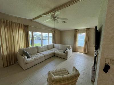 Photo 5 of 20 of home located at 1405 82nd Avenue, Site #68 Vero Beach, FL 32966