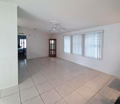 Photo 4 of 12 of home located at 6582 NW 34th Ave Coconut Creek, FL 33073