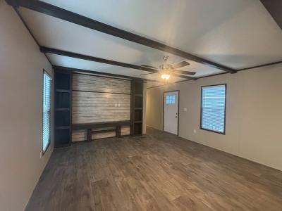 Photo 3 of 24 of home located at 117 Peggy #Pg117 Conroe, TX 77301