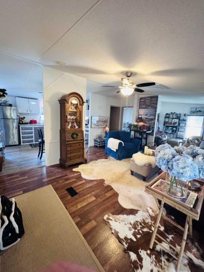 Photo 5 of 27 of home located at 40 Fairway Dr Auburndale, FL 33823