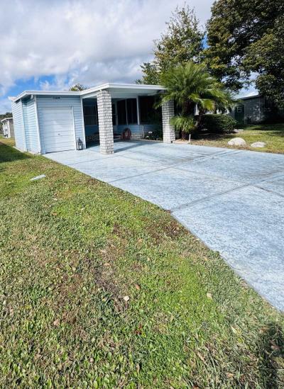 Photo 2 of 27 of home located at 40 Fairway Dr Auburndale, FL 33823