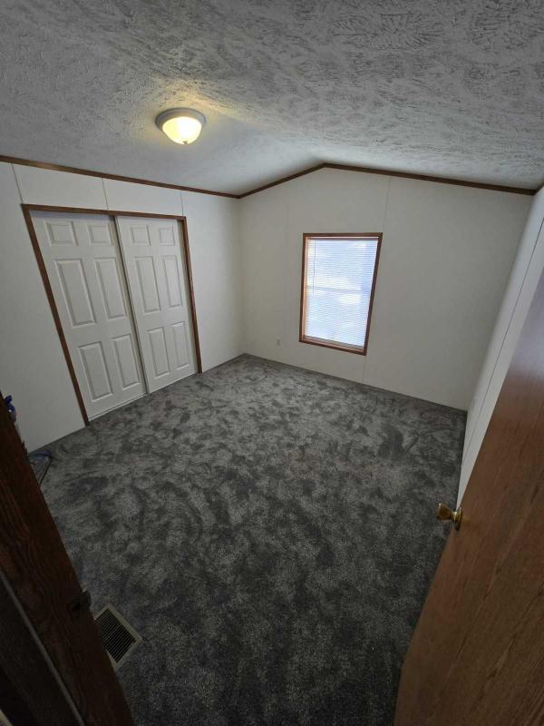 2005 Hollypark Mobile Home