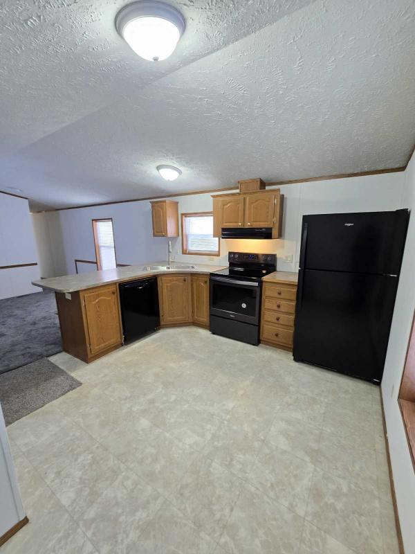 2005 Hollypark Mobile Home