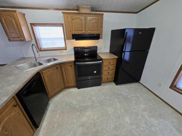 2005 Hollypark Mobile Home