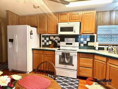 Photo 5 of 34 of home located at 609 Dogwood Circle Wildwood, FL 34785