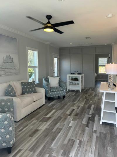 Photo 2 of 20 of home located at 12056 Lakeshore Way Oxford, FL 34484