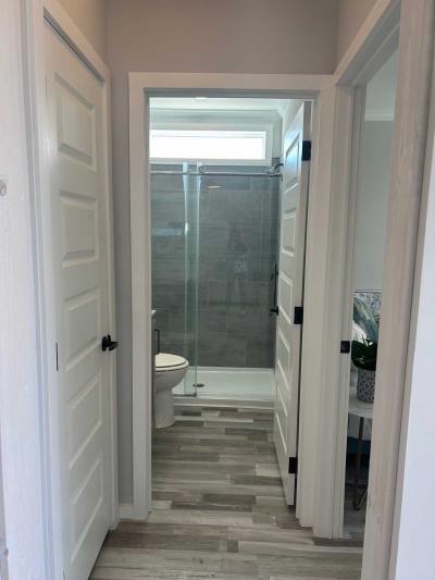 Photo 3 of 20 of home located at 12056 Lakeshore Way Oxford, FL 34484