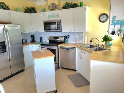 Photo 4 of 20 of home located at 6310 Spring Lake Cir Zephyrhills, FL 33540