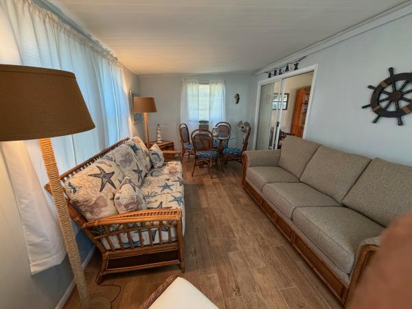 1975 LAKS Double Mobile Home