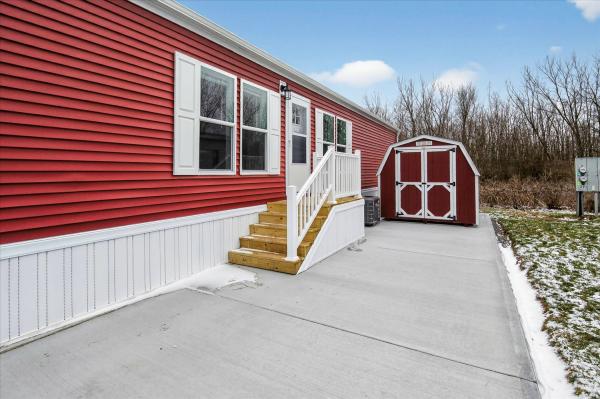 2025 SKyline 33C802  Home