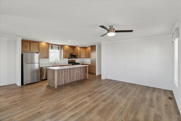 2025 Fairmont 19 430LE24603A  Home