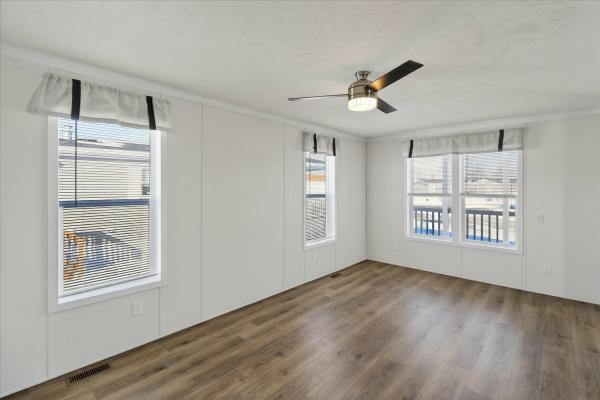 2025 Fairmont 19 430LE24603A  Home