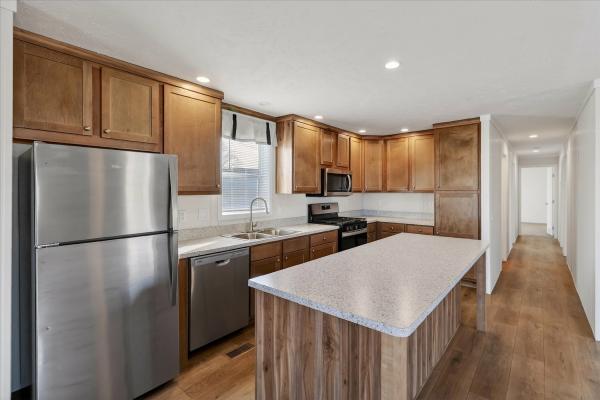 2025 Fairmont 19 430LE24603A  Home