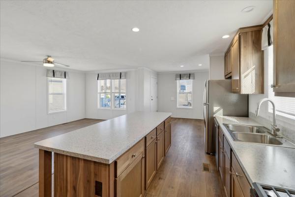 2025 Fairmont 19 430LE24603A  Home