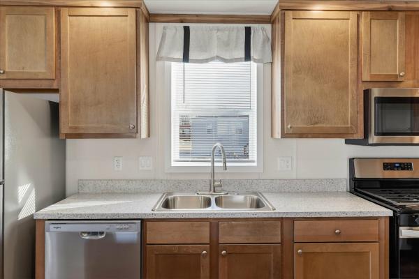 2025 Fairmont 19 430LE24603A  Home