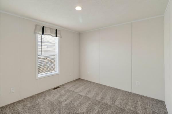 2025 Fairmont 19 430LE24603A  Home