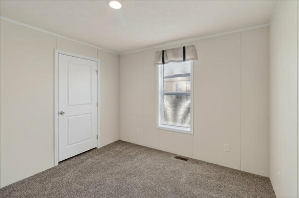 2025 Fairmont 19 430LE24603A  Home