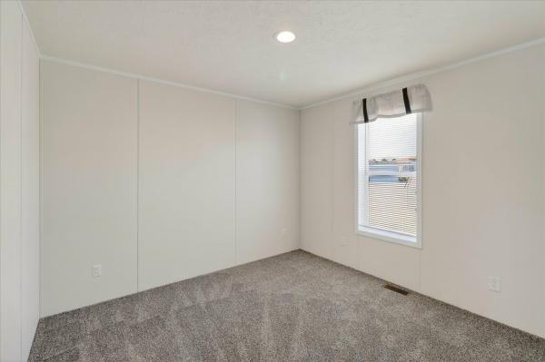 2025 Fairmont 19 430LE24603A  Home