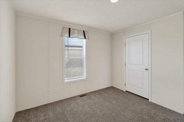 2025 Fairmont 19 430LE24603A  Home