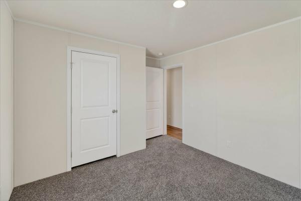 2025 Fairmont 19 430LE24603A  Home