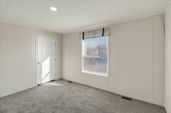 2025 Fairmont 19 430LE24603A  Home