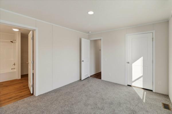 2025 Fairmont 19 430LE24603A  Home