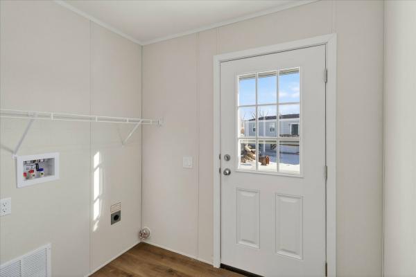 2025 Fairmont 19 430LE24603A  Home