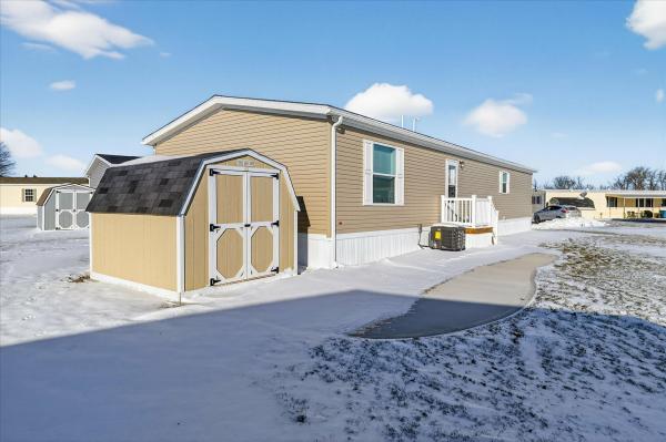 2025 Fairmont 19 430LE24603A  Home