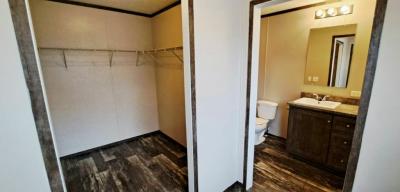 Photo 4 of 26 of home located at 930 Victoria Circle Lynwood, IL 60411