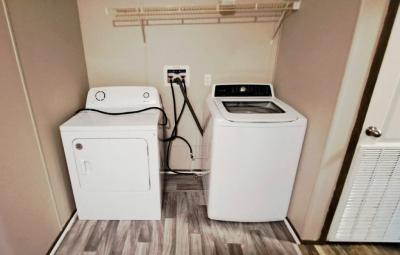 Photo 5 of 26 of home located at 930 Victoria Circle Lynwood, IL 60411