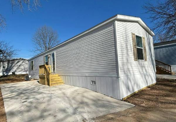 Photo 1 of 2 of home located at 3731 S. Glenstone Ave., #221 Springfield, MO 65804