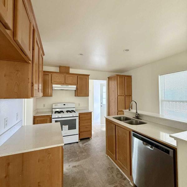 2021 CHAMPION  CM 3483B Manufactured Home