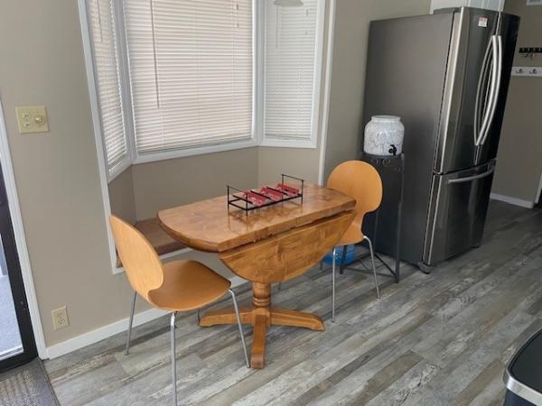 1990 Skyline Manufactured Home