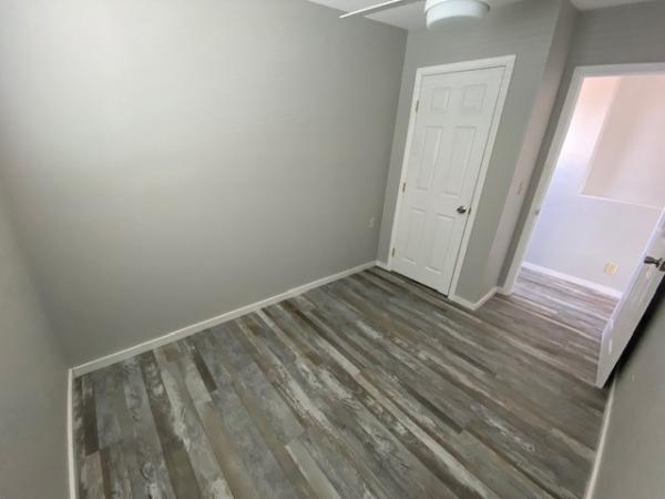 1990 Skyline Manufactured Home