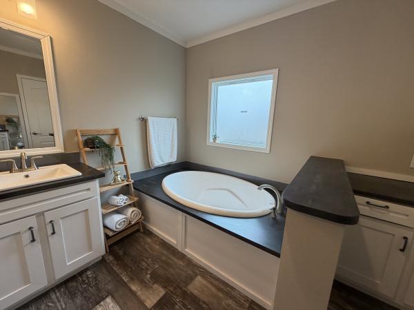 2022 Clayton 32SSL32643BH22 Mobile Home