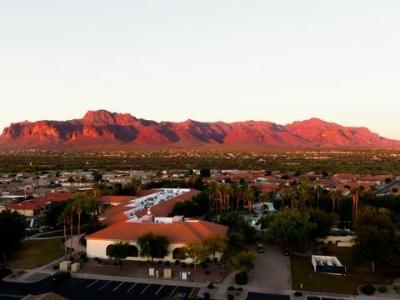 Photo 4 of 6 of home located at 3301 S Goldfield Road Lot 5092 Apache Junction, AZ 85119