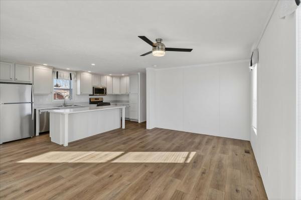 2025 Fairmont 430LE24603A  Home