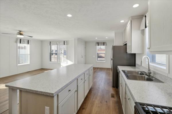 2025 Fairmont 430LE24603A  Home