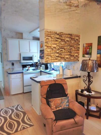 Photo 4 of 9 of home located at 370 53rd Ave N Saint Petersburg, FL 33703