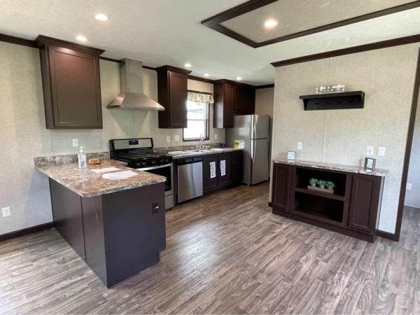 2000 Model Homes Mobile Home For Sale