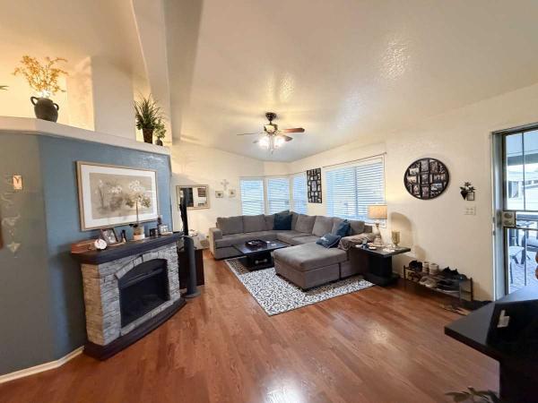 2005 Hallmark Manufactured Home