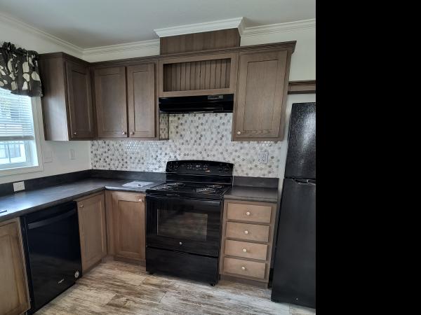 2020 Champion RH2723E7216 Mobile Home