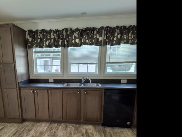 2020 Champion RH2723E7216 Mobile Home