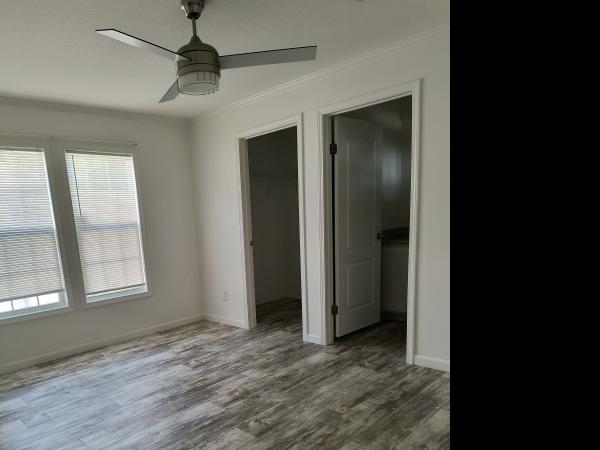 2020 Champion RH2723E7216 Mobile Home