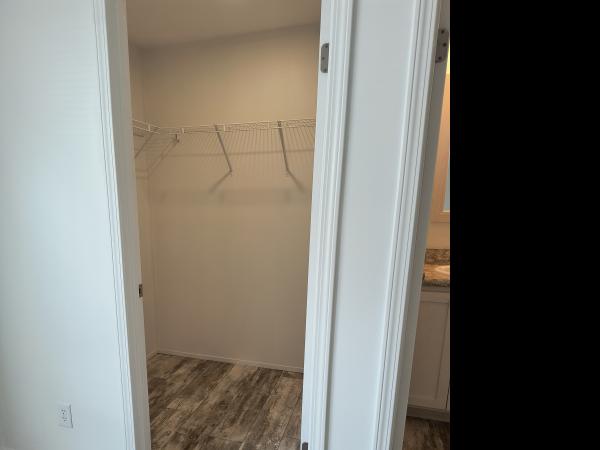 2020 Champion RH2723E7216 Mobile Home