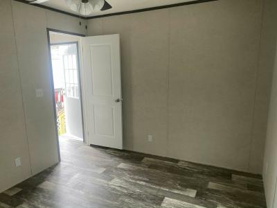 Photo 5 of 14 of home located at 1250 Lakeview Drive #18 Deland, FL 32720