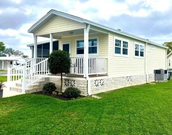 Photo 1 of 2 of home located at 315 Town & Country Blvd Sebring, FL 33870