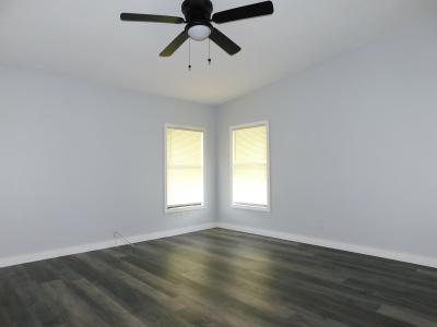 Photo 5 of 40 of home located at 1514 Heather Hill Dr Lakeland, FL 33810